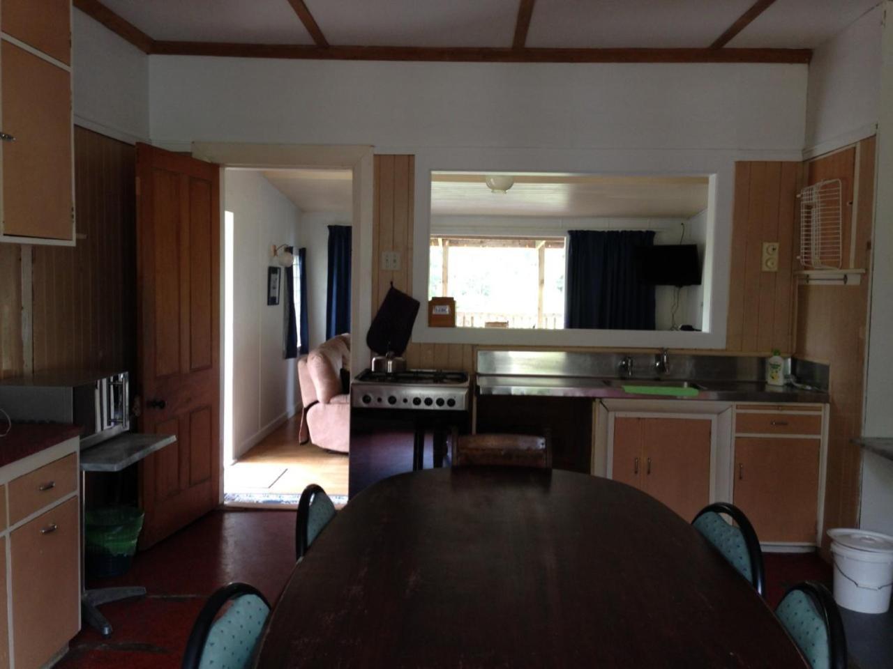 Te Puia Waipiro Bay Paradise B&B 외부 사진